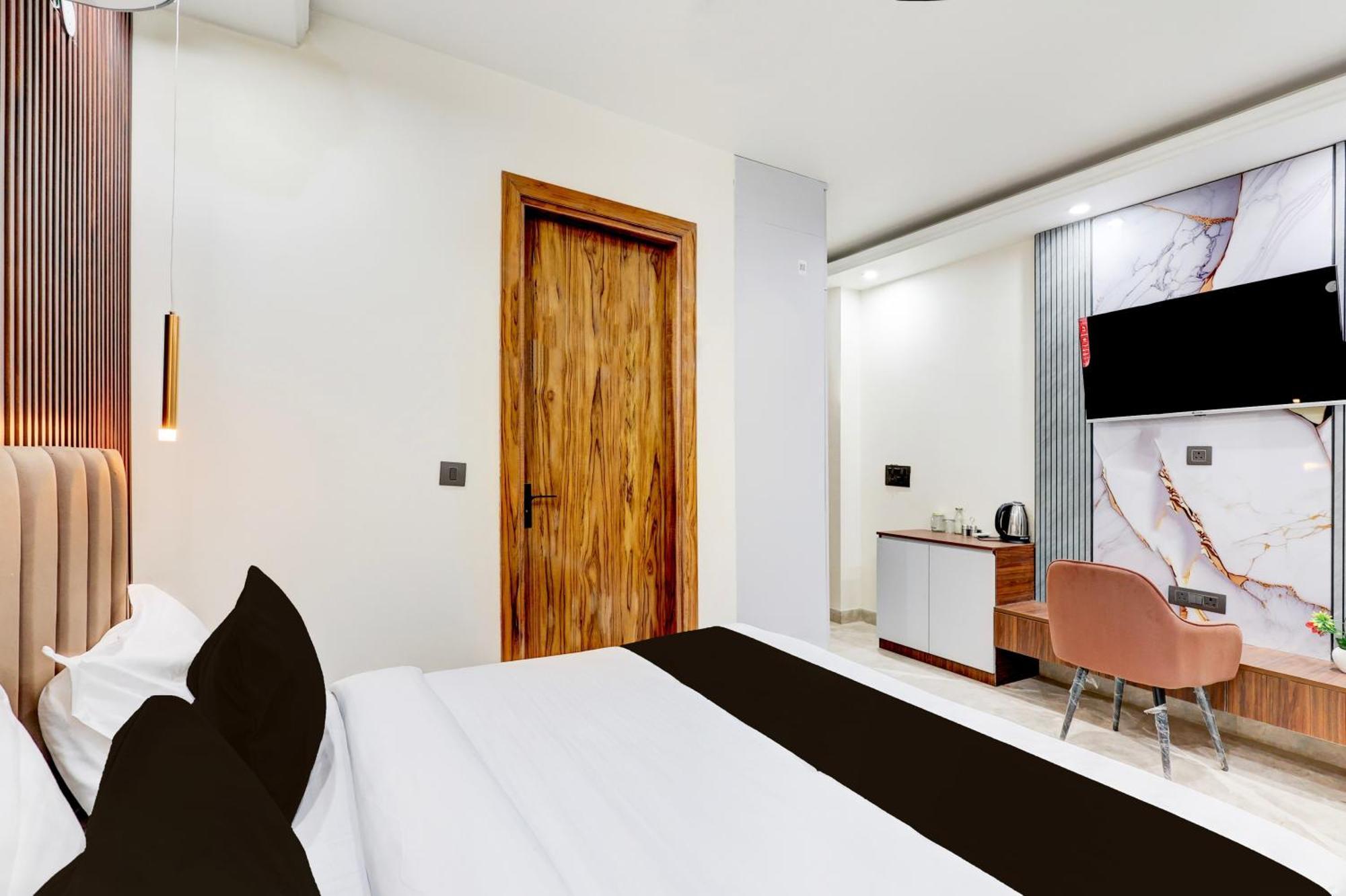 Super Hotel O Sector 43 구르가온 외부 사진
