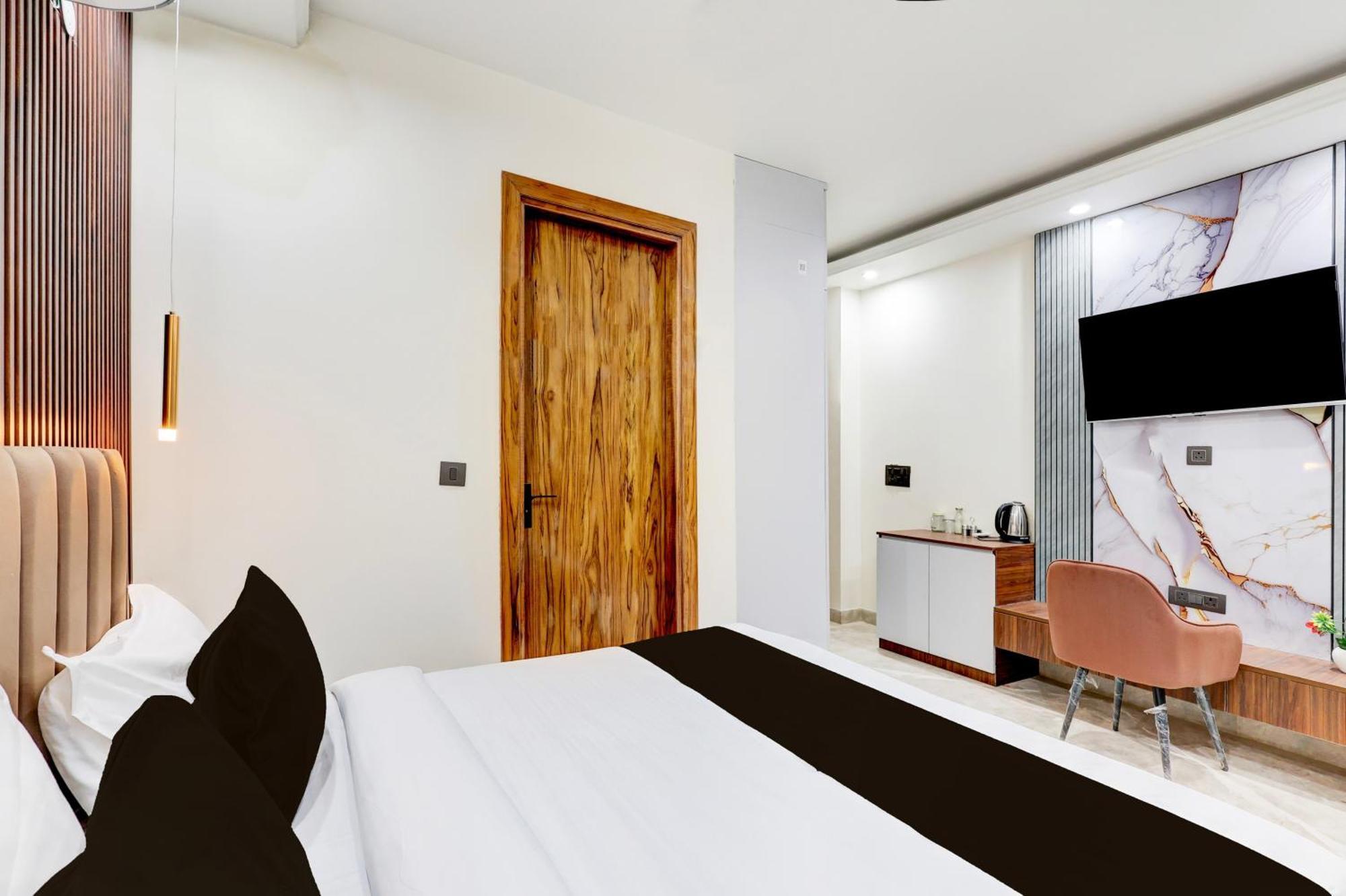 Super Hotel O Sector 43 구르가온 외부 사진
